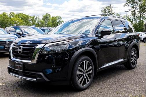 2025 Nissan Pathfinder Platinum 4WD