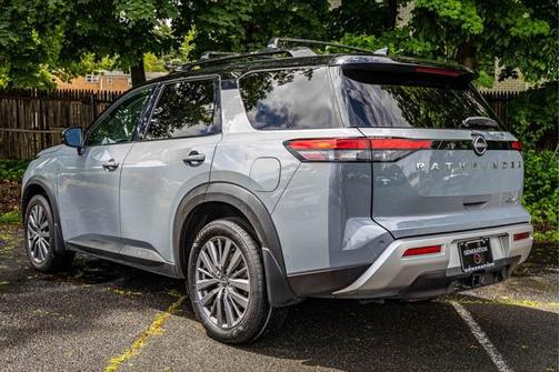 2022 Nissan Pathfinder SL 4WD