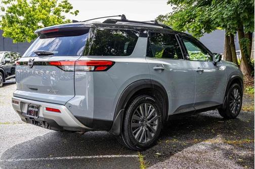 2022 Nissan Pathfinder SL 4WD