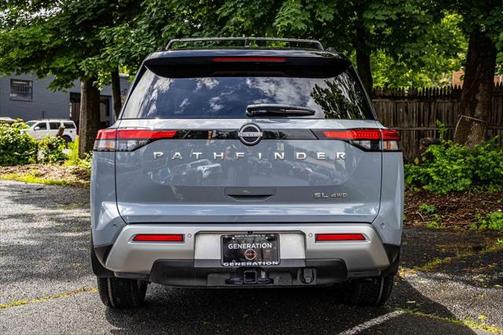 2022 Nissan Pathfinder SL 4WD