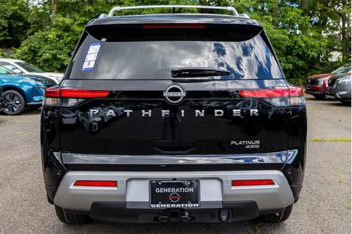 2025 Nissan Pathfinder Platinum 4WD