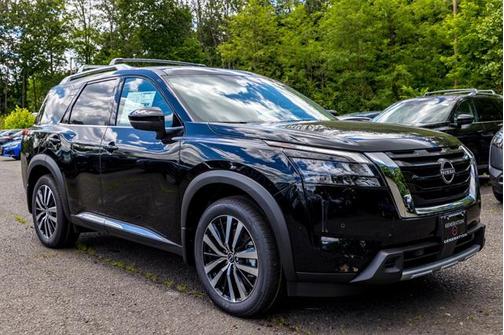 2025 Nissan Pathfinder Platinum 4WD