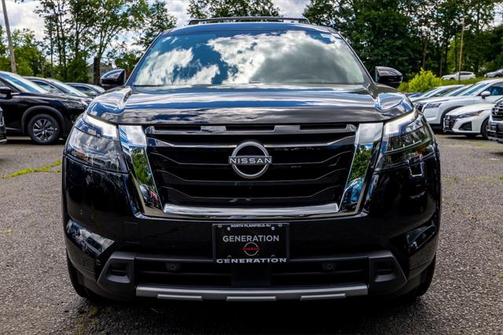 2025 Nissan Pathfinder Platinum 4WD