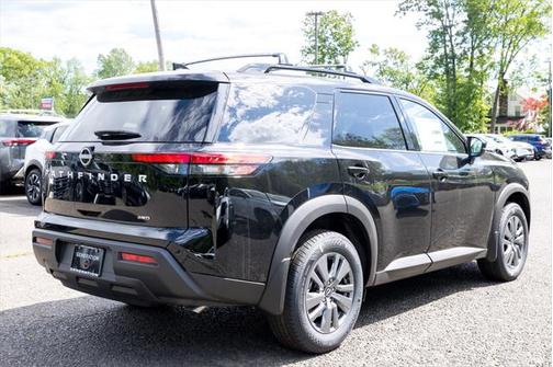 2025 Nissan Pathfinder SV 4WD