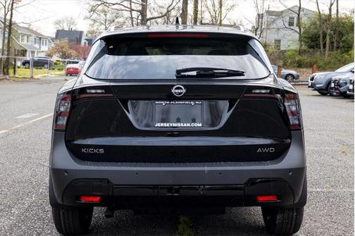 2025 Nissan Kicks SV