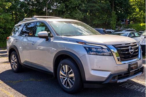 2025 Nissan Pathfinder SL 4WD