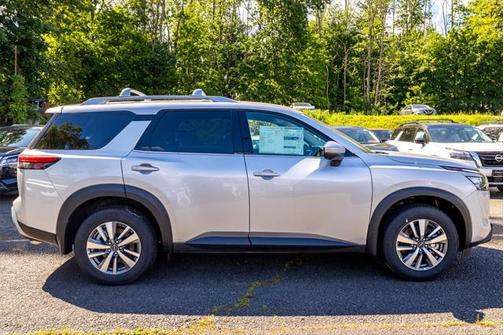 2025 Nissan Pathfinder SL 4WD