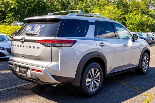2025 Nissan Pathfinder SL 4WD