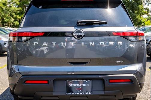 2025 Nissan Pathfinder SL 4WD