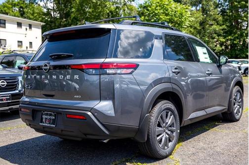 2025 Nissan Pathfinder SL 4WD