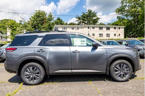 2025 Nissan Pathfinder SL 4WD