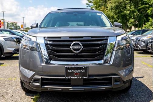 2025 Nissan Pathfinder SL 4WD