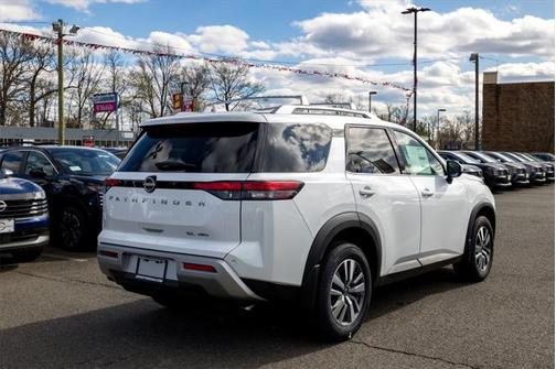 2025 Nissan Pathfinder SL 4WD