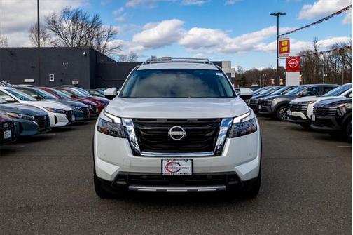 2025 Nissan Pathfinder SL 4WD