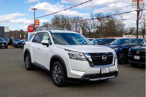 2025 Nissan Pathfinder SL 4WD