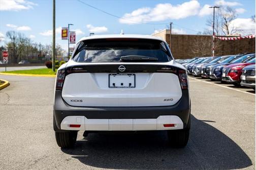 2025 Nissan Kicks SV