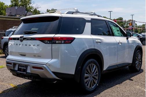 2025 Nissan Pathfinder SL 4WD