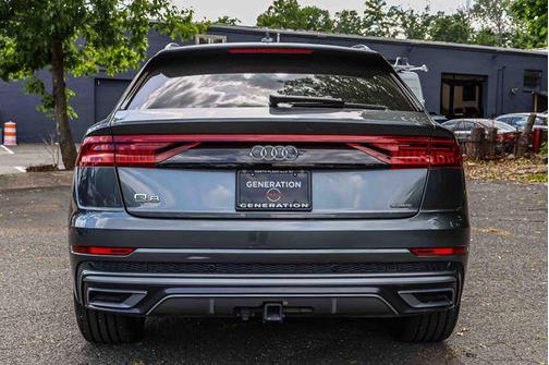 Daytona Gray Pearl 2023 Audi Q8 55 Prestige