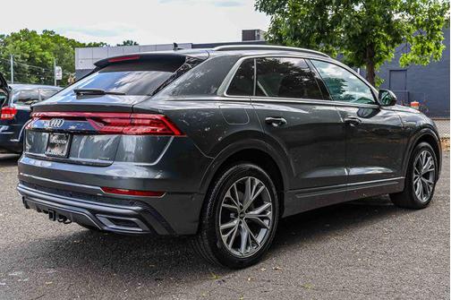 Daytona Gray Pearl 2023 Audi Q8 55 Prestige