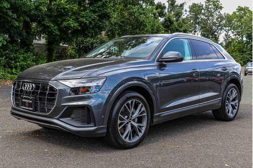 Daytona Gray Pearl 2023 Audi Q8 55 Prestige