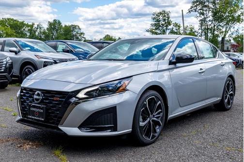 2025 Nissan Altima SR FWD