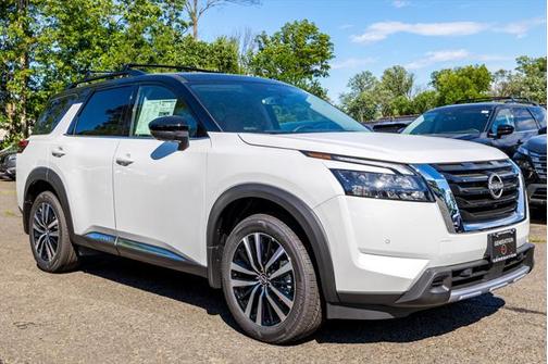 2025 Nissan Pathfinder Platinum 4WD