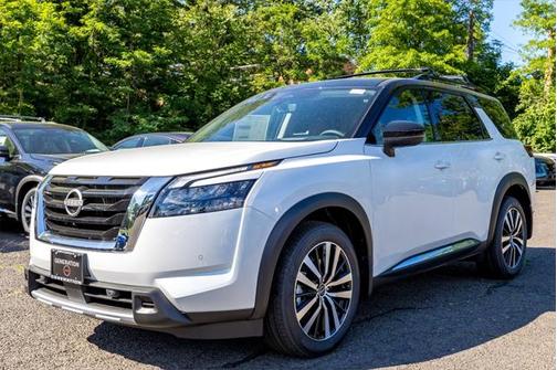 2025 Nissan Pathfinder Platinum 4WD