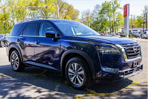 2023 Nissan Pathfinder SL 4WD