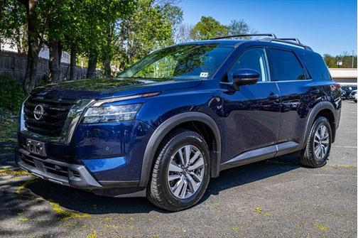 2023 Nissan Pathfinder SL 4WD