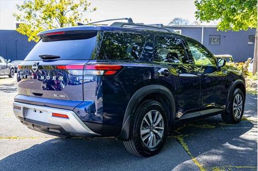 2023 Nissan Pathfinder SL 4WD