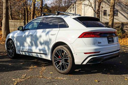 2022 Audi Q8 55 Premium Plus