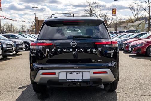 2025 Nissan Pathfinder SL 4WD