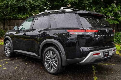 2025 Nissan Pathfinder SL 4WD