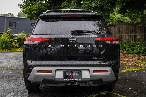 2025 Nissan Pathfinder SL 4WD