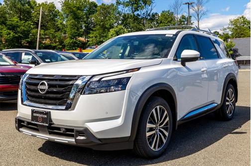 2025 Nissan Pathfinder Platinum 4WD