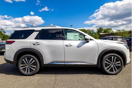 2025 Nissan Pathfinder Platinum 4WD