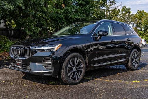 2023 Volvo XC60 Recharge Plug-In Hybrid T8 Core Bright Theme