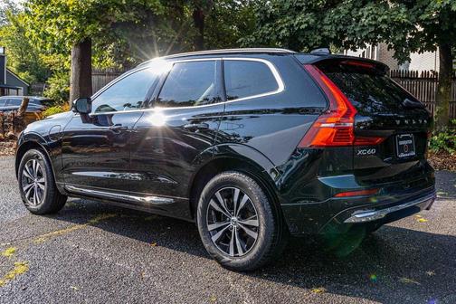 2023 Volvo XC60 Recharge Plug-In Hybrid T8 Core Bright Theme