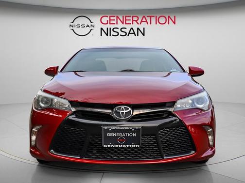 Pearl 2016 Toyota Camry SE