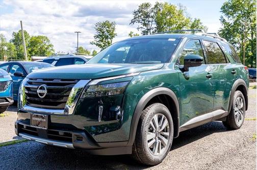 2025 Nissan Pathfinder SL 4WD