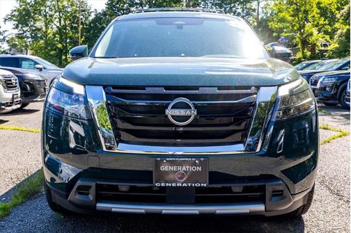 2025 Nissan Pathfinder SL 4WD