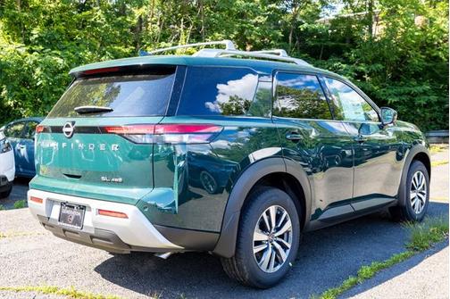 2025 Nissan Pathfinder SL 4WD