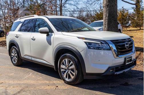 2023 Nissan Pathfinder SL 4WD