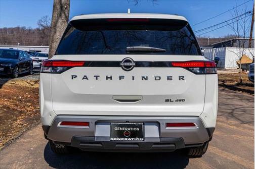 2023 Nissan Pathfinder SL 4WD