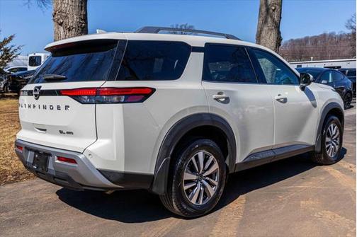 2023 Nissan Pathfinder SL 4WD