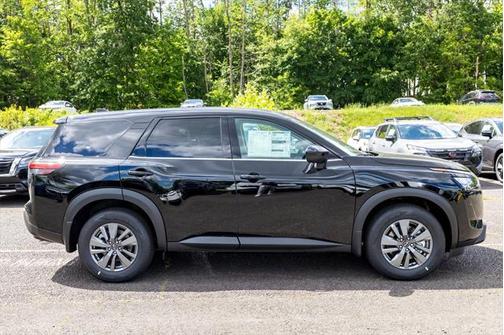 2025 Nissan Pathfinder S 4WD