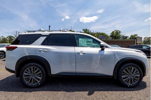 2025 Nissan Pathfinder SL 4WD