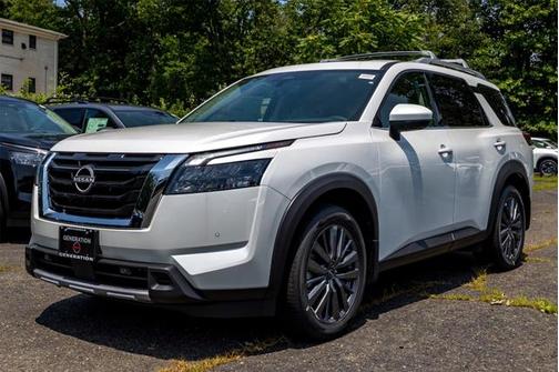 2025 Nissan Pathfinder SL 4WD