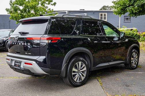 2024 Nissan Pathfinder SL 4WD