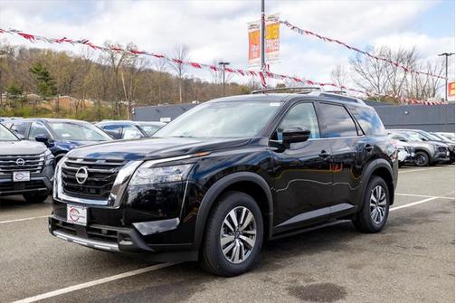 2025 Nissan Pathfinder SL 4WD